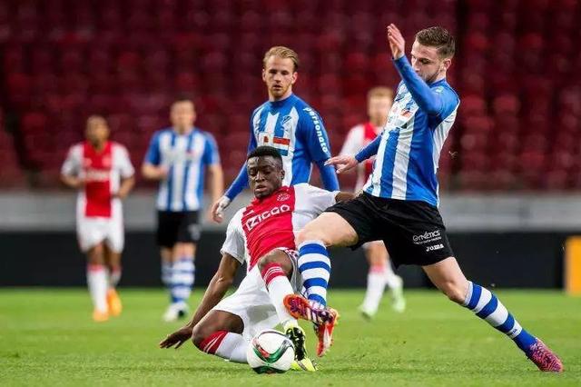 投篮着地空 投篮着地空